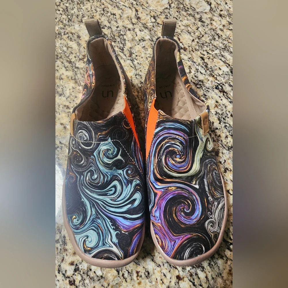 UIN Women's Art Painted Travel Shoes, in the "Starry Night Swirl" Size 9 - Picture 9 of 11